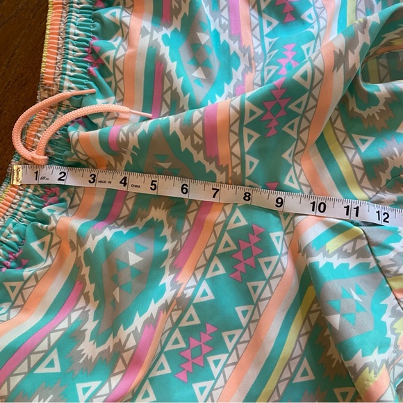 Chubbies The En Fuegos 4.5” Lined Classic Swim Trunk size M Aztec Geometric - Picture 5 of 9